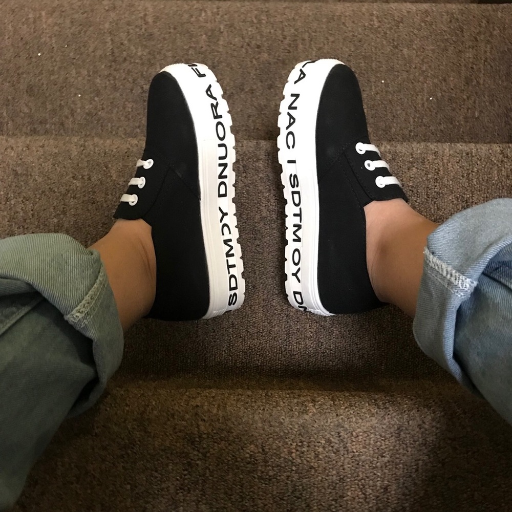 Shoes - Picture 5 of 8